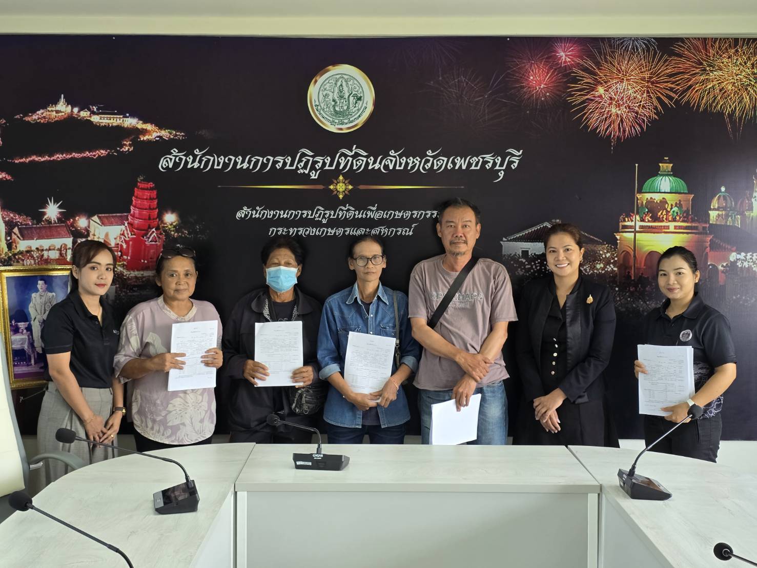 title - ปฏิรูปที่ดินจังหวัดเพชรบุรี มอบหมายกลุ่มการเงินบัญชีและจัดเก็บผลประโยชน์ ดำเนินการจัดทำสัญญากู้ยืมเงินกองทุนการปฏิรูปที่ดินเพื่อเกษตรกรรม และมอบสินเชื่อให้แก่เกษตรกรในเขตปฏิรูปที่ดินจังหวัดเพชรบุรี